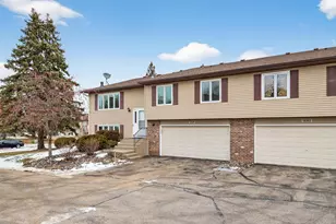 10381 Balsam Ln, Eden Prairie, MN 55347 - Photo 3
