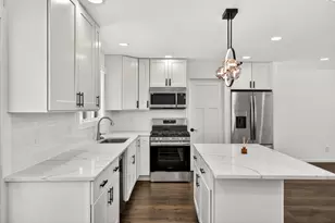 10920 Oak Knoll Terrace N, Hopkins, MN 55305 - Photo 9