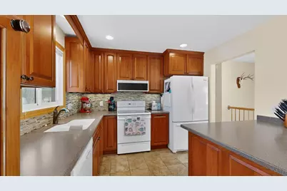 615 Meadow Run Drive SW, Rochester, MN 55902 - Photo 9