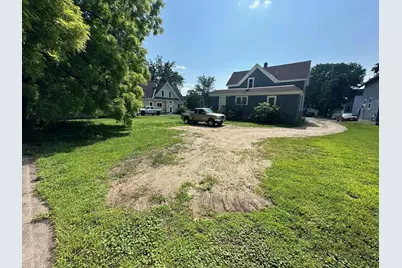 613 3rd Street SW upstairs #2, Willmar, MN 56201 - Photo 5