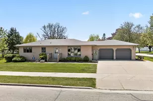 302 Cross St, Lake City, MN 55041 - Photo 1