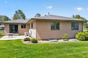 302 Cross St, Lake City, MN 55041 - Photo 7