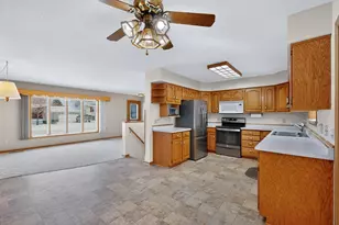 302 Cross St, Lake City, MN 55041 - Photo 9