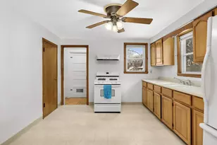 961 Margaret St, Saint Paul, MN 55106 - Photo 11