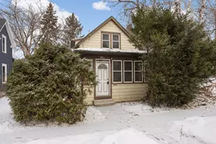 961 Margaret St, Saint Paul, MN 55106 - Photo 1