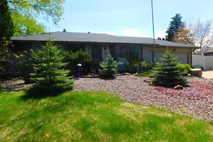 200 Colleen Ave, Shoreview, MN 55126 - Photo 3