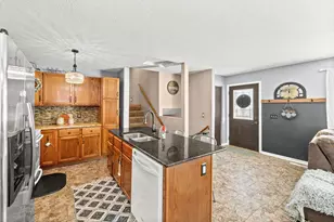 530 Jackson St SW, Hutchinson, MN 55350 - Photo 5