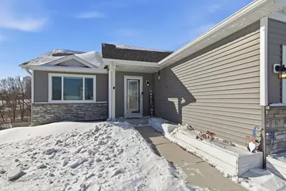917 Mulberry Avenue NE, Montgomery, MN 56069 - Photo 3
