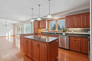 17452 Hibiscus Ave, Lakeville, MN 55044 - Photo 7