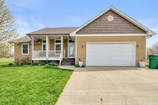 302 Chicago Ave, Breckenridge, MN 56520 - Photo 1