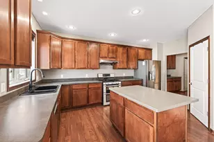 2313 Woodcrest Dr, Woodbury, MN 55129 - Photo 9