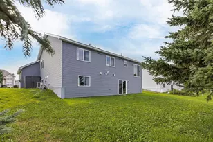 933 Cobblestone Ln, Belle Plaine, MN 56011 - Photo 35