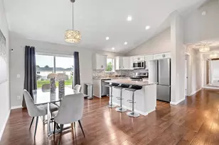 933 Cobblestone Ln, Belle Plaine, MN 56011 - Photo 9