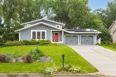 1075 Sherren Street W, Roseville, MN 55113 - Photo 3