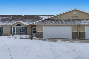 328 30th St N, Moorhead, MN 56560 - Photo 1