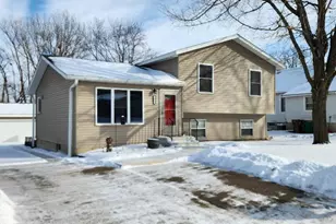 1023 4th Ave S, Albert Lea, MN 56007 - Photo 1