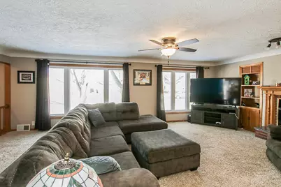 6 5th Avenue NE, Hutchinson, MN 55350 - Photo 5