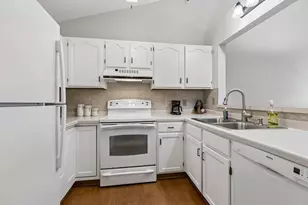 7631 Edinborough Way, Edina, MN 55435 - Photo 9