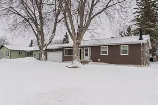 1118 Park Ln, Morris, MN 56267 - Photo 1
