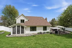 300 Trappers Pass, Chanhassen, MN 55317 - Photo 29