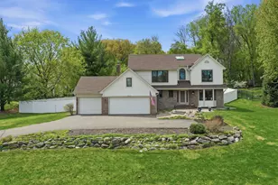 300 Trappers Pass, Chanhassen, MN 55317 - Photo 1