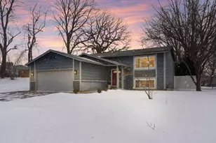 533 Innsbruck Dr, Chaska, MN 55318 - Photo 1