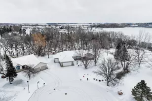 304 Lynsee Ln, Montevideo, MN 56265 - Photo 5