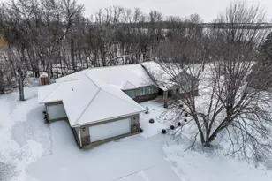 304 Lynsee Ln, Montevideo, MN 56265 - Photo 3
