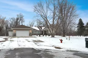 304 Lynsee Ln, Montevideo, MN 56265 - Photo 3