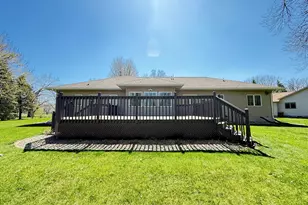 304 Lynsee Ln, Montevideo, MN 56265 - Photo 3