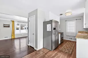 1084 Edgewater Ave, Shoreview, MN 55126 - Photo 9