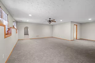 6600 Founders Pkwy, Brooklyn Park, MN 55445 - Photo 23