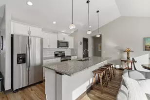 725 Northwood Dr, Janesville, MN 56048 - Photo 9