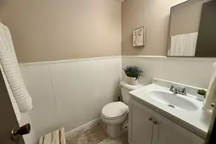 2002 Arkwright St, Maplewood, MN 55117 - Photo 5