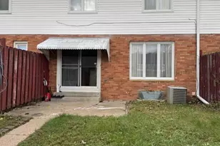 2002 Arkwright St, Maplewood, MN 55117 - Photo 21