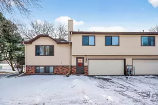 8562 S Maplebrook Cir, Brooklyn Park, MN 55445 - Photo 5