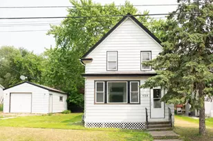 938 Cypress St, Saint Paul, MN 55106 - Photo 1