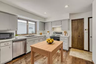 70 W Sandra Lee Dr, Saint Paul, MN 55119 - Photo 11