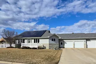 807 8th St SW, Pipestone, MN 56164 - Photo 1