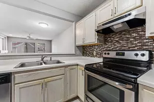 2040 Shenandoah Ct, Plymouth, MN 55447 - Photo 9