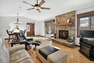 7067 Robinwood Trail, Woodbury, MN 55125 - Photo 5