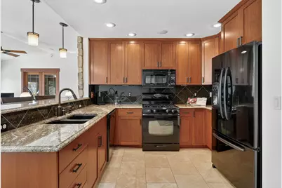 7067 Robinwood Trail, Woodbury, MN 55125 - Photo 13