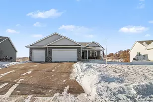 913 Mulberry Ave NE, Montgomery, MN 56069 - Photo 1