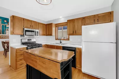 4609 Heather Way N, Oakdale, MN 55128 - Photo 5