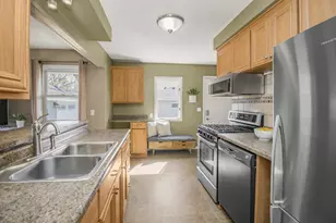 10025 Columbus Ave S, Bloomington, MN 55420 - Photo 11