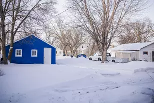 305 E 7th St, Morris, MN 56267 - Photo 3