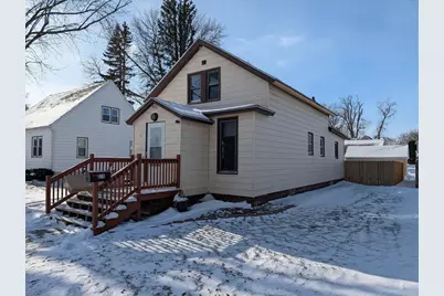 526 1st Avenue SE, Wells, MN 56097 - Photo 1