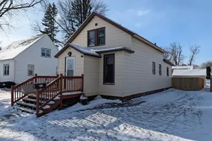 526 1st Ave SE, Wells, MN 56097 - Photo 1