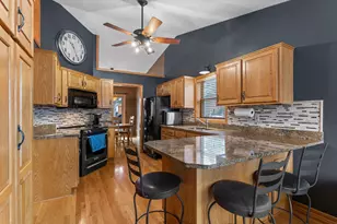 476 Hawthorn Rd, Circle Pines, MN 55014 - Photo 11