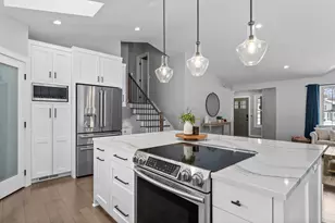 9201 La Rivier Ct, Eden Prairie, MN 55347 - Photo 3